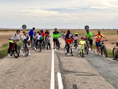 Marcha ciclista Los Arrieros Fiestas 2023
En mitad de la ruta tomando fuerzas.
Palabras clave: marcha;ciclista;arrieros;2023;fiestas