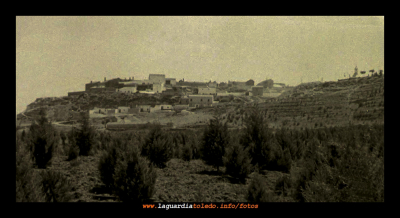 1967 Vista de las cuevas de La Cuesta de la Fuente desde los pinos de la Tierra del Conde
(Pinos de la Tierra del Conde que aún eran incipientes)
Palabras clave: 1967 Vista de las cuevas de La Cuesta de la Fuente desde los pinos de la Tierra del Conde