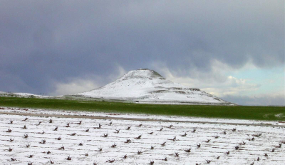 Cerro de la Atalaya nevado desde la carretera de La Guardia a Hueta
27de Febrero de 2004.
No fueron las únicas fotos que tomé, pero si las que mejor me salieron.

