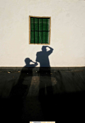 12 de Octubre 2006, Proyecto Tupi de expedición fotográfica de camino a al barrio de La Villeta.
[url=espacio.adicional] [/url]
[color=teal][i] 12 de octubre del 2006,  día del Pilar. A primera hora de la tarde la luz es fantástica, cámbio la siesta por una de expedición fotográfica. Para la ocasión que mejor destino que el  barrio de Las Cuevas de Palacio y el de Las Cuevas de la Cañadilla.... Los momentos y los personajes que me encuentro corroborarán lo acertado de la elección.

(Ah!, también incluida el la expedición hubo una experiencia, como dicen en La Guardia, de 'ultratumba', de las que dan 'recochura' , que si la ocasión lo permite contaré )[/i][/color]

[url=espacio.adicional] [/url]
Palabras clave: 12 de Octubre 2006, Proyecto Tupi de expedición fotográfica de camino a al barrio de La Villeta.