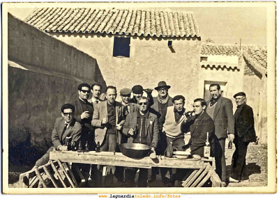 Funcionarios del ayuntamiento de broma 1977
Palabras clave: Funcionarios del ayuntamiento de broma 1977