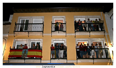 28 de septiembre de 2007. Toros de fuego en la plaza: toros desde la barrera.
Palabras clave: 28 de septiembre de 2007. Toros de fuego en la plaza: toros desde la barrera