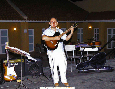 Ensayo festival benéfico guitarra
Palabras clave: Ensayo festival benéfico guitarra