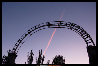 La del alba era cuando paso por debajo del arco de la cuesta del Santo NIño. 18 de Julio 2009
Palabras clave: La del alba era cuando paso por debajo del arco de la cuesta del Santo NIño. 18 de Julio 2009