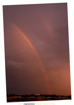 Al final de la tormenta..... el arco iris. (8 de Julio de 2007)
Arco iris sobre La Guardia vistos desde los cerros de La Madriguera
Palabras clave: Al final de la tormenta..... el arco iris.