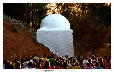 1 de septiembre de 2007, la procesión alcanza la primera capilla de la cuesta del la ermita.
La Guardia fusión. Hubo una Guardia mora, otra judía y otra cristiana.

[i]Empieza a ver a La Guardia de un modo diferente[/i]
[img]http://www.laguardiatoledo.info/fotos/resources/logo_tupi_bn_w65_conbordes.jpg[/img]

[url=espacio.adicional] [/url]


