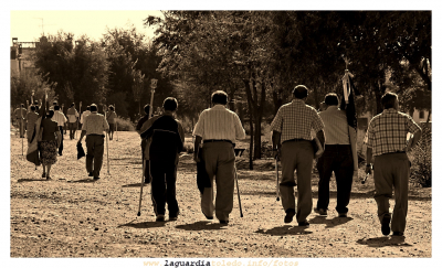 Sábado 15 de Septiembre de 2007. Petición pouplar: Les decimos adios contemplando su andar centenario.
Les decimos adiós mientras contemplamos su andar pausado y firme que es el que caracteriza a los que hacen las cosas por que las sienten. 
Mientras les vemos alejarse una frase se nos viene a la cabeza:  [b]¡ Que el Santo Niño se lo premie ![/b]

Nos vemos el año que viene si Dios quiere....

[i]Empieza a ver a La Guardia de un modo diferente[/i]
[img]http://www.laguardiatoledo.info/fotos/resources/logo_tupi_bn_w65_conbordes.jpg[/img]

[url=espacio.adicional] [/url]

