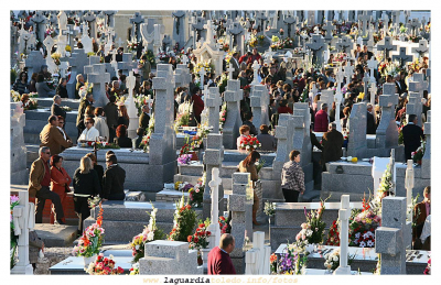 1 de noviembre de 2007. Dia de Los Santos, cementerio.
Palabras clave: 1 de noviembre de 2007. Dia de Los Santos, momentos antes de empezar la misa de campaña.