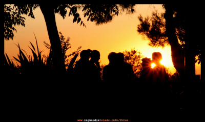 Atardecer de paseo y charla en el Cerro. 18 de julio de 2009
Palabras clave: Atardecer de paseo y charla en el Cerro. 18 de julio de 2009