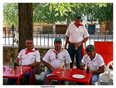 27 de septiembre de 2007. Peña Los timbales tomando cafe después de haber organizado la vaquilla (Estos son los que fegaron la caldereta)
Palabras clave: 27 de septiembre de 2007. Peña Los timbales tomando cafe después de haber organizado la vaquilla (Estos son los que fegaron la caldereta)