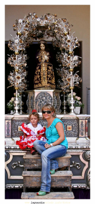 24 de Septiembre de 2007. Ofrenda floral: madre e hija con el Niño II.
(Especialmente dedicada a Macu por se fiel a la tradición guardiola)
Palabras clave: junto al niño