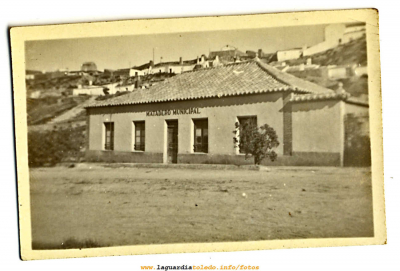 El matadero y Cuevas de Palacio al fondo en los años 50.
Palabras clave: El matadero y Cuevas de Palacio al fondo en los años 50.