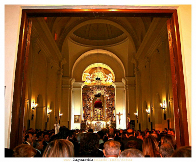 25 de septiembre de 2007. El Santo Niño entrando a la iglesia después de la procesión.
Palabras clave: Santo Niño entrando iglesia