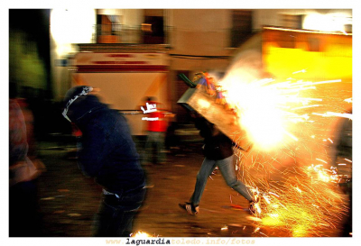 28 de septiembre de 2007. Toros de fuego en la plaza: Un Miura.
Palabras clave: 28 de septiembre de 2007. Toros de fuego en la plaza: Un Miura.