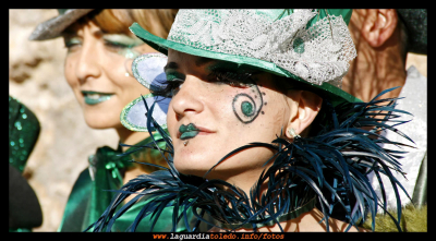 Carnavales 2008 - XV - La envida
La envidia es un sentimiento experimentado por aquel que desea intensamente algo poseído por otro. La envidia se asocia al color [color=green]verde[/color] o [color=yellow]amarillo[/color], existe incluso la frase hecha "verde de envidia" o "amarillo de envidia".

Lo apasionante de los carnavales es que dan vida a seres imaginarios que hasta ese momento solo habitaban en nuestra imaginación.
Aquí les presentamos a algunos de ellos...

Palabras clave: Carnavales 2008 - XV - La envida