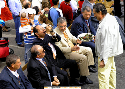 Inaguración Fiestas 2006, Impovisado tenetenpie ofrecido por el pregonero D. Rafael Zamorano Labarador a La Cofradía
Palabras clave: Inaguración Fiestas 2006, Impovisado tentenpie ofrecido por el pregonero D. Rafael Zamorano Labarador a La Cofradía