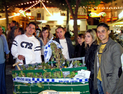 25 de Septiembre 2006, gran verbena popular, pandialla de amigos....
(Poner en comentarios los nombre y las cuadrillas, ok?)
Palabras clave: 25 de Septiembre 2006, gran verbena popular, pandialla de amigos.... fiestas carritos botellón