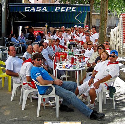 Peña Los Timbales, tomando cafe y descansando en Casa Pepe después del duro trabajo de organizar la 'Vaquilla' (comida popular y gratuita para mas de 1000 personas).
[url=espacio.adicional] [/url]
[color=teal][i]La peña Los Timbales es la mas veterana de las peñas existentes en La Guardia. Durante todos sus años de vida han animado nuestras fiestas y han hecho posibles que existan multitud de eventos para el disfrute de todos.
¡Gracias amigos! [/i][/color]

(La Guardia necesita mas gente como vosotros)

[url=espacio.adicional] [/url]
Palabras clave: Peña Los Timbales, tomando cafe en Casa Pepe, pepe masena