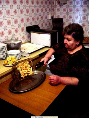 Los calamares de  Casa Gervasio
[url=espacio.adicional] [/url]
[color=teal][i]Hay personas que cuando desaparezcan con ellas se irá parte de nuestra historia.
Esta mujer es una de ellas.
[/i][/color]
[url=espacio.adicional] [/url]

Palabras clave: Navidades Año Nuevo