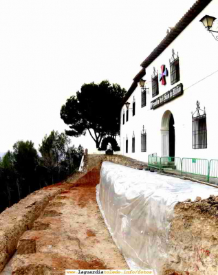 Obras de reconstrucción de la plataforma de la Ermita del Santo Niño avance a 08-Ene-2006
Palabras clave: Obras