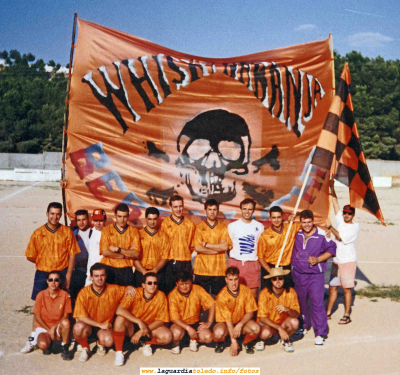 Equipo de futbol Whisky con Naranja. 1996
También podéis ver un video de este equipo de fútbol sala en [url=http://www.laguardiatoledo.info/fotos/displayimage.php?pos=-1279][color=navy][i][b]Video de "Whisky con Naranja"[/b][/i][/color][/url].[/b]
Palabras clave: Equipo de futbol Whisky con Naranja