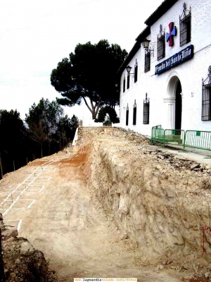 Obras de reconstrucción de la plataforma de la Ermita del Santo Niño avance a 30-Dic-2005
Palabras clave: Obras
