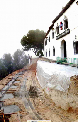 Obras de reconstrucción de la plataforma de la Ermita del Santo Niño avance a 14-Ene-2006
Palabras clave: Obras