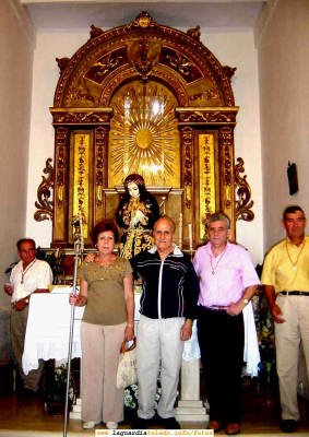 Félix Dones
Félix, en el centro de la foto, es original de La Guardia, pero desde hace  muchos años vive en las américas.
Estas fiestas nos visitó y como buen guardiolo se despidió del pueblo y de las fiestas el día 27 con la tradicional foto con nuestro Santo Niño.
Desde Puerto Rico nos contactó para que le enviasemos la foto. No sólo se la hemos envíado sino que con ella abrimos esta sección dedicada a los guardiolos que viven lejos de La Guardia.

Te invitamos a que nos envíes fotos y nos cuentes tu historia que también es la historia de La Guardia

Palabras clave: Félix Dones
