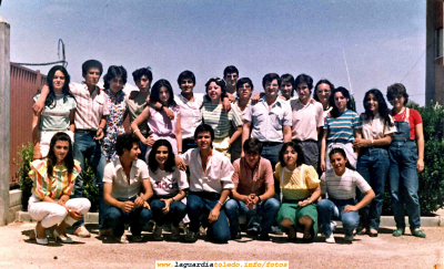 Foto de fin de curso guardiolos estudiendo en el Instituto Alonsos de Ercilla, Ocaña año 1983 ?
Palabras clave: Foto de fin de curso guardiolos estudiendo en el Instituto Alonsos de Ercilla, Ocaña año 1983 ?