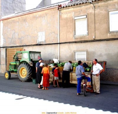 Modalidad de venta tradicional. Puesto de hortalizas en la Calle Ancha
Palabras clave: Modalidad de venta tradicional. Puesto de hortalizas en la Calle Ancha