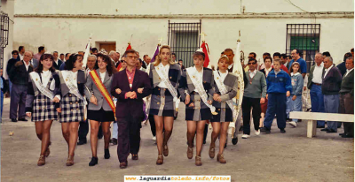 Reina y damas y mantenedor de 1994 el día 27 a por el Santo Niño
Palabras clave: Reina damas y mantenedor 1994