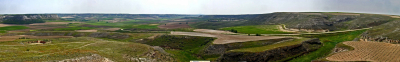 Barrancondo en primavera (13-05-06)
[url=espacio.adicional] [/url]
[color=teal][i]De camino a Villatobas se pasa por Barrancondo...  
(Y si os fijais podréis ver un proyecto de plaza de toros natural que nunca fue terminada)
[/i][/color]
[url=espacio.adicional] [/url]
Palabras clave: Panorámica de 'barrancondo'