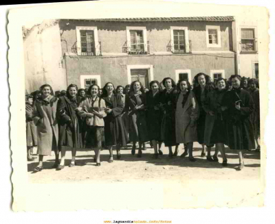 Grupo de amigas En la Plaza de la báscula ?
