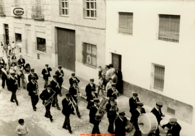 Banda de Dosbarrrios en las fiestas

