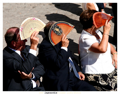 24 de Septiembre de 2007. Inaguración de las fiestas. Locomía en las carrozas y Locomía en la tribuna.
Foto extraída del acto de la Coronación de la Reina y Damas
[url=http://www.laguardiatoledo.info/guardiapedia/La_Coronaci%C3%B3n_de_Damas_y_Reina][color=navy][i][b]La coronación de la Reina y Damas en la Guardiapedia[/b][/i][/color][/url].[/b]
