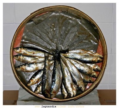 7 de octubre de 2007. Sardinas saladas de casa "El Chiquitín", que aún tinenen sus adeptos y mas ahora en vendimias...
Típicas en vendimias. 
Palabras clave: 7 de octubre de 2007. Sardinas saladas en casa del "Chiquitin", para quienes les gusten...