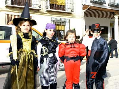 2006_carnaval_3_pequeños_tambien_participan.JPG