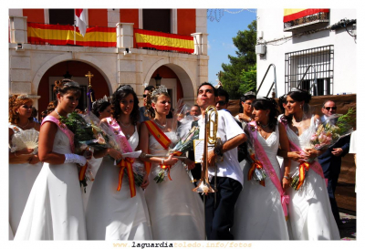 Las Damas, Reina y el Mantenedor con el Chuti
[url=http://laguardiatoledo.info/tupidiario/2007/10/17/el-elemento-multimedia-mas-visto-de-las-fiestas-2007/][color=red][i][b]El elemento multimedia más visto de las Fiestas 2007 en el Tupidiario[/b][/i][/color][/url][/b].
[url=http://www.laguardiatoledo.info/guardiapedia/Las_Fiestas_2006_en_video][color=red][i][b]Recopilacion de los videos publicados en flash de las Fiestas 2006 en la Guardiapedia[/b][/i][/color][/url][/b].
