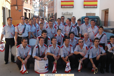 Veteranos y algunos noveles de nuestra Banda de cornetas y tambores
Dia 24 de Septiembre de 2005 después de ensayar casi en secreto nos dieron esta gratificante sorpresa,  volviendo a desfilar por nuestras calles . Esperamos que mantengan esta tradición y podamos contar en lo sucesivo con ellos 
Palabras clave: banda cornetas tambores