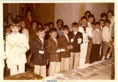 comuniones en los años 70
de izq a dcha ,  ???? ,  Juanito "Pique", Miguel "Torres", Luis Miguel "Mimi", Vicente "Tentín", Torero, Luis Fernando, Antonio "Calacho", Emilio Tacero, Miguel "Lampa" y Angel "El Pinero"
Palabras clave: comuniones