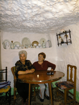 Higinia y su amiga y vecina Rosa
Higinia y su amiga y vecina Rosa, que también tiene un cueva restaurada 
Palabras clave: Higinia Rosa Cañadilla María La Cascarria
