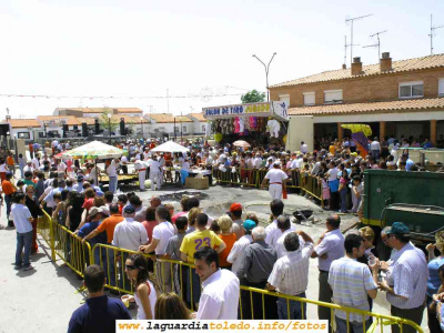 Paella popular Fiestas de Castilla La Mancha año 2006
Masiva afluencia de publico a la paella realizada por la peña "Los timbales" 
Palabras clave: Fiestas Castilla la Mancha paella peña Los timbales