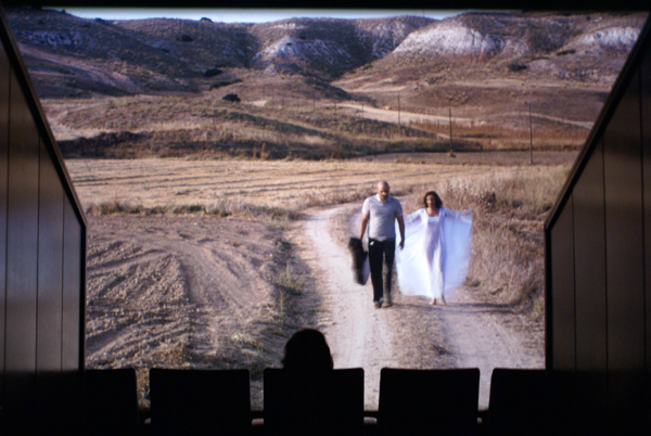 Foto tomada el 8 de Marzo de 2008 en el pase privado de la película de Miguel Oscar Menassa, grabada en La Guardia
A ver si entre todos localizamos el paraje exacto
Fuente de la foto:
[b][url=http://lacomunidad.elpais.com/carmensalamanca/2009/2/5/-quien-observa-quien-][color=blue]Fuente de la foto en internet[/color][/url][/b]

Palabras clave: Mi unica familia