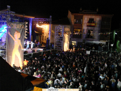 23 de Septiembre de 2007. Actuación estelar de Soraya. Panorámica de la Plaza abarrotada
[url=http://www.soraya-arnelas.com/giras.htm][color=navy][i][b]Concierto de Soraya en La Guardia en 2007 en Internet[/b][/i][/color][/url].[/b]
La web de la cantante es [/b][url=http://www.soraya-arnelas.com][color=navy][i][b]Web de Soraya Arnelas[/b][/i][/color][/url].[/b]
[url=http://www.laguardiatoledo.info/fotos/thumbnails.php?album=search&type=full&search=soraya][color=navy][i][b]El concierto de Soraya en laguardiatoledo.info/fotos[/b][/i][/color][/url].[/b]

