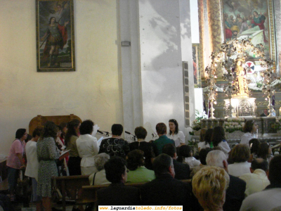 25 de Septiembre de 2007. El Coro Parroquial y el Santo Niño
El Coro Parroquial es el responsable de que la entonación del Himno al Santo Niño sea la correcta cuando se canta al acabar la misa
[url=http://www.laguardiatoledo.info/guardiapedia/Himno_al_Santo_Ni%C3%B1o_de_La_Guardia][color=navy][i][b]Himno al Santo Niño de La Guardia en la Guardiapedia[/b][/i][/color][/url].[/b]

