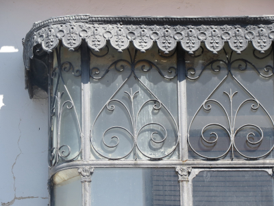 Detalle del balcón de la casa de Victor Mora en la Plaza de la Cruz Verde
