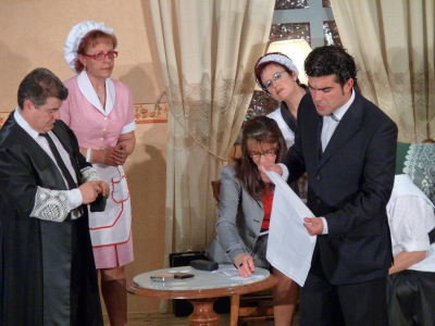 Obra de teatro "El cadáver del Sr. García" de Enrique Jardiel Poncela, representada por el grupo de teatro de la Asociación de Mujeres La Rosaleda
ASOCIACIONES CULTURALES: -> Asociacion de mujeres 'La Rosaleda'
