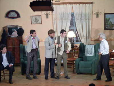 El cadáver del Sr. García
Obra de teatro "El cadáver del Sr. García" de Enrique Jardiel Poncela, representada por el grupo de teatro de la Asociación de Mujeres La Rosaleda
ASOCIACIONES CULTURALES: Asociacion de mujeres La Rosaleda
