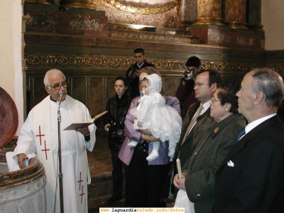 8 de Diciembre de 2001. Bautizo de Cristina Redajo Martínez
En la foto aparece una persona recientemente desaparecida, Rafael Martínez Potenciano, muy vinculada a los creadores de esta web, que era el padrino de su nieta Cristina. ¡Descanse en paz!
La sección de fotos de bautizos de la web es una de las que menos fotos tiene. Desde aquí animar a las personas que tengan fotos de bautizos de familiares a que las publiquen o nos las hagan llegar para publicarlas. 

