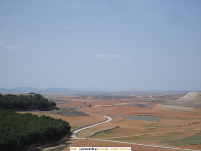 6 de Abril de 2008. Foto desde el Paseo del Norte de la zona de San Antón Viejo
En esta zona está rodada una secuencia buenísima de la película "Dulcinea" (1963)que pronto podremos ver en esta web
[url=http://www.laguardiatoledo.info/fotos/displayimage.php?pos=-3617][color=blue][b][i]Vídeo de la película "Dulcinea" grabada aquí[/color][/i][/b][/url]
